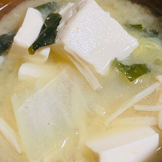 豆腐と白菜のお味噌汁